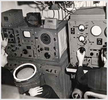 Photo of WW II era radar equipment.